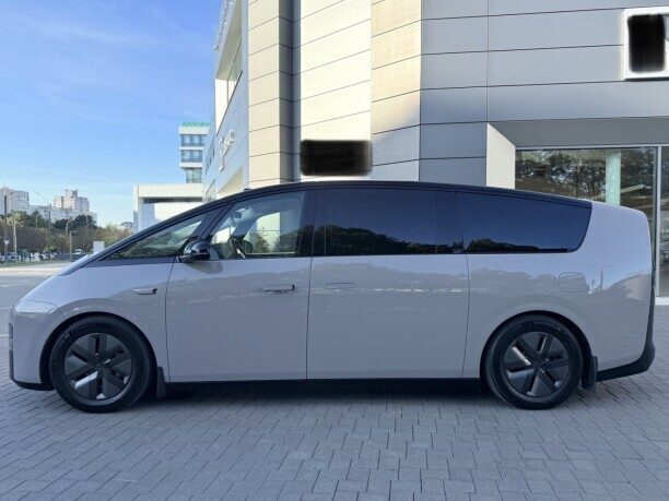 Li Auto Mega 2024 — 5