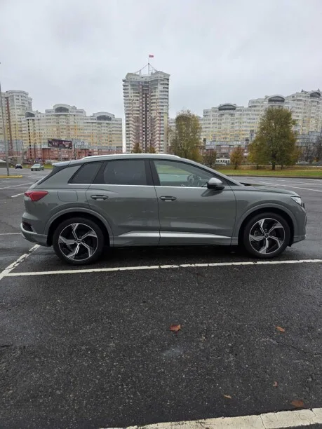Audi Q4 e-tron 2022 — миниатюра 5