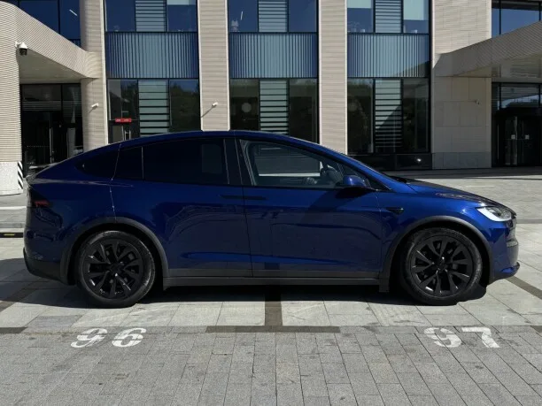 Tesla Model X 2022 — миниатюра 4