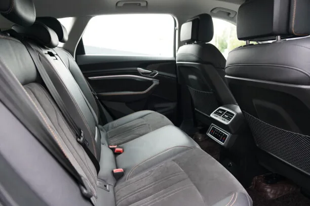 Audi e-tron 2023 — миниатюра 3