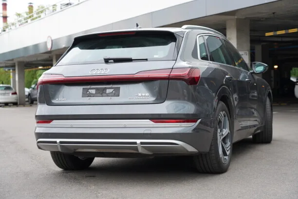 Audi e-tron 2023 — миниатюра 4