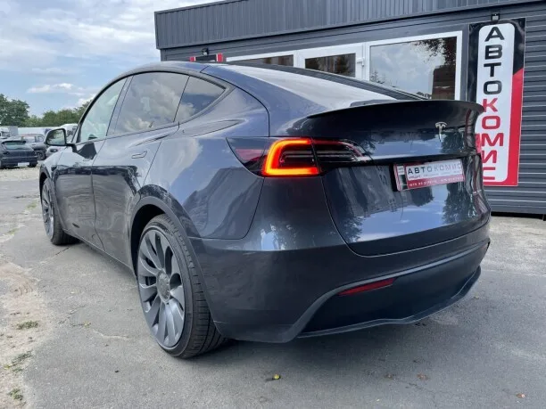 Tesla Model Y 2022 — миниатюра 2