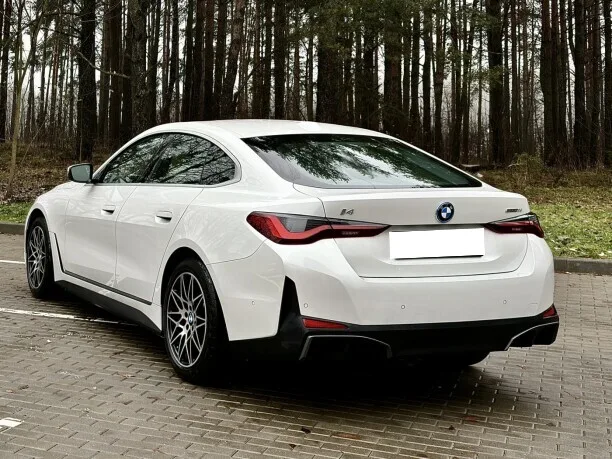 BMW i4 2023 — миниатюра 3