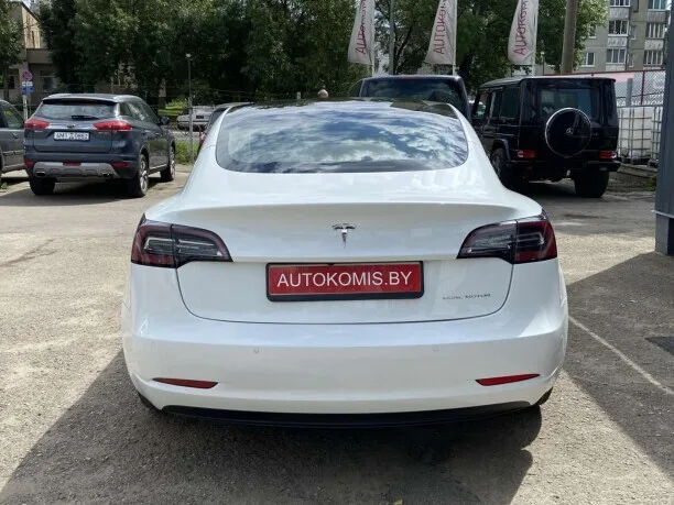 Tesla Model 3 2022 — миниатюра 2