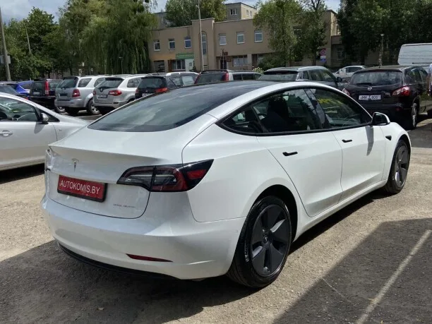 Tesla Model 3 2022 — миниатюра 4