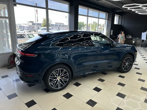 Porsche Cayenne Coupe 2024 — миниатюра 3