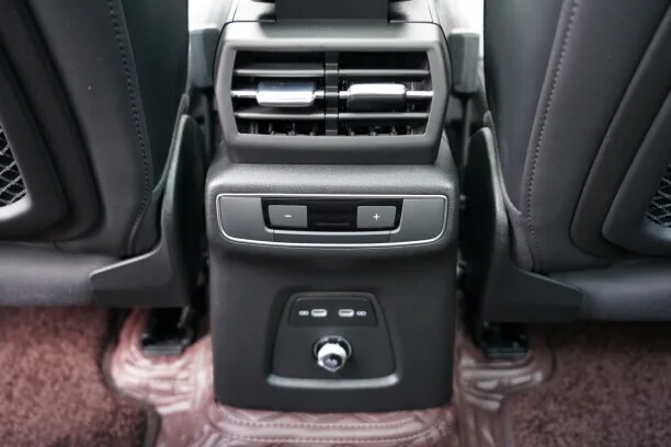 Audi Q4 e-tron 2024 — миниатюра 3