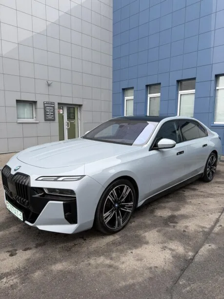 BMW i7 2023 — миниатюра 5