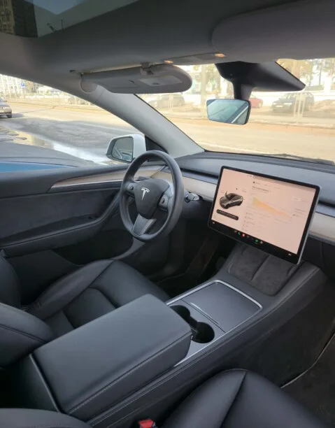 Tesla Model Y 2023 — миниатюра 4
