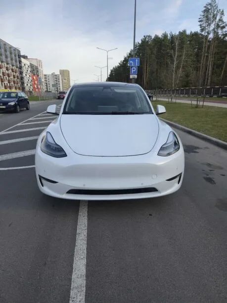 Tesla Model Y 2023 — миниатюра 5