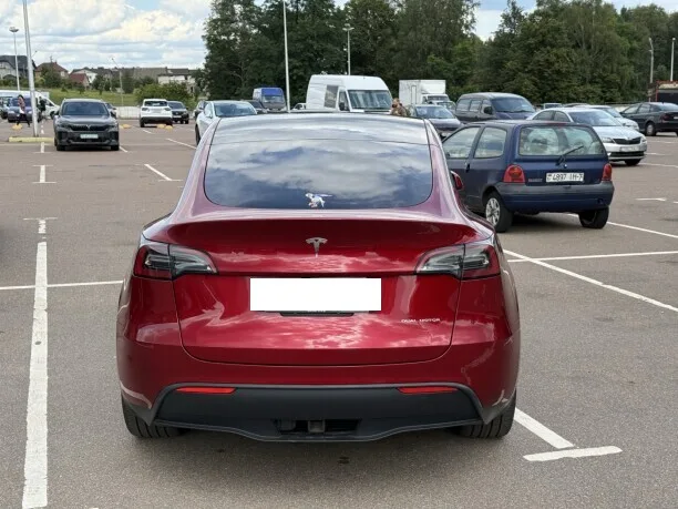 Tesla Model Y 2024 — миниатюра 3
