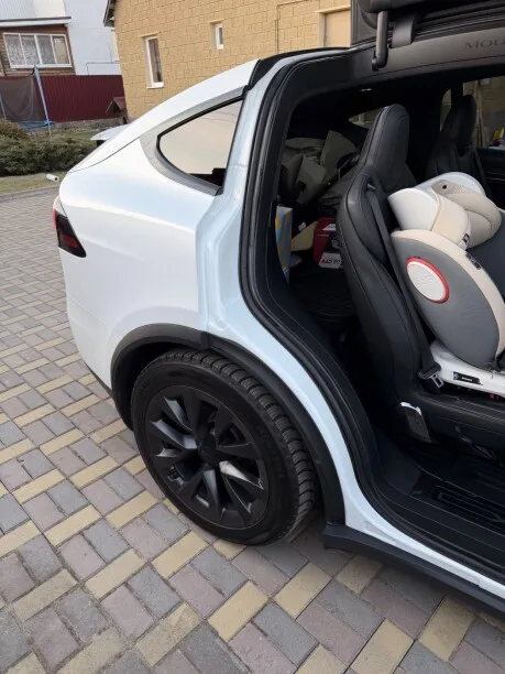 Tesla Model X 2022 — миниатюра 5