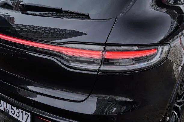 Porsche Macan 2024 — миниатюра 3