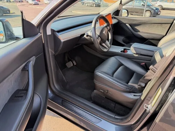 Tesla Model Y 2022 — миниатюра 3
