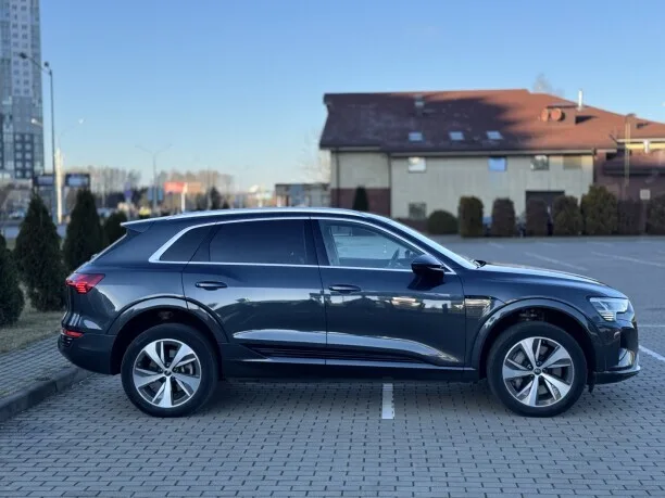 Audi Q8 e-tron 2023 — миниатюра 4