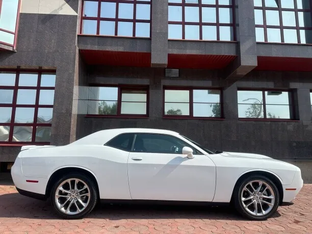 Dodge Challenger 2022 — миниатюра 3