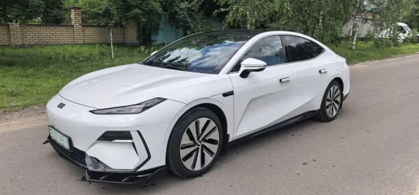 Geely Galaxy E8 2024 — фото 1, купить с доставкой в Москву