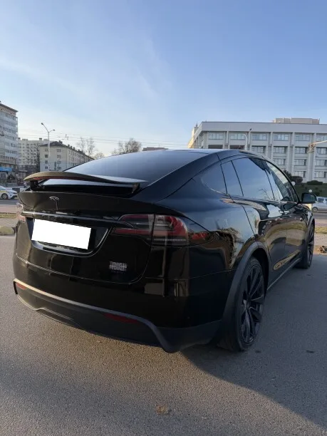 Tesla Model X 2022 — миниатюра 3