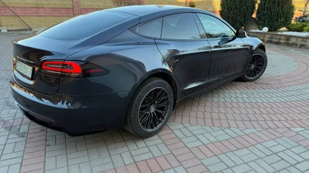 Tesla Model S 2024 — миниатюра 2