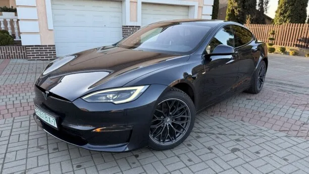 Tesla Model S 2024 — фото 1, купить с доставкой в Москву