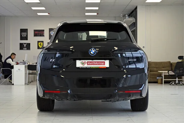 BMW iX 2023 — миниатюра 2