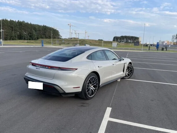 Porsche Taycan 2022 — миниатюра 4