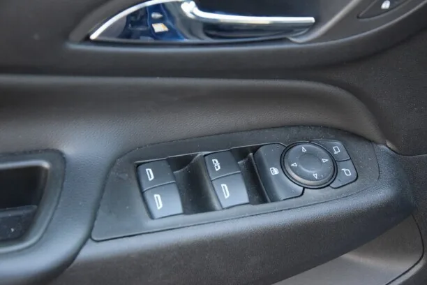 Chevrolet Equinox 2022 — миниатюра 3