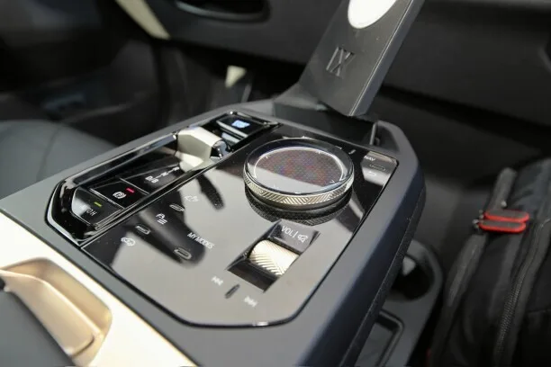 BMW iX 2022 — миниатюра 5