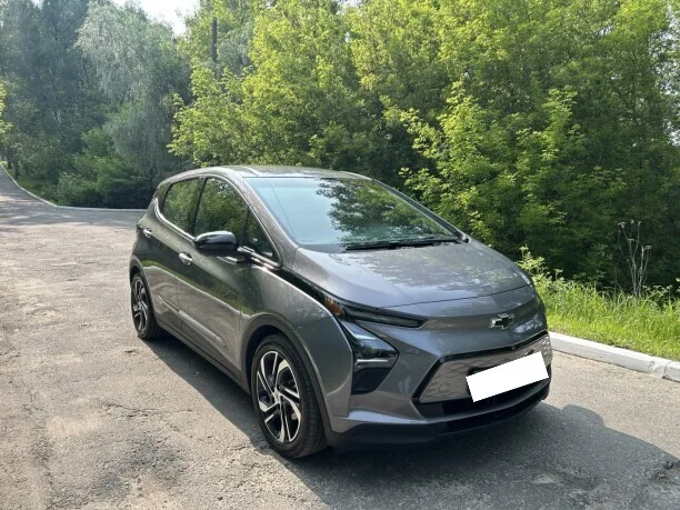 Chevrolet Bolt 2023 — фото 1, купить с доставкой в Москву