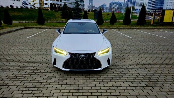 Lexus IS 2022