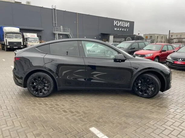 Tesla Model Y 2023 — миниатюра 4