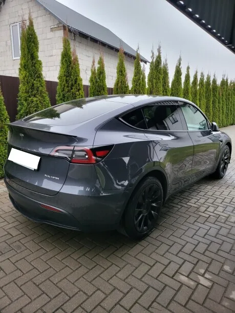 Tesla Model Y 2022 — миниатюра 2
