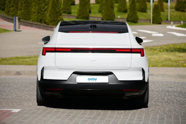 Polestar 4 2023 — миниатюра 5