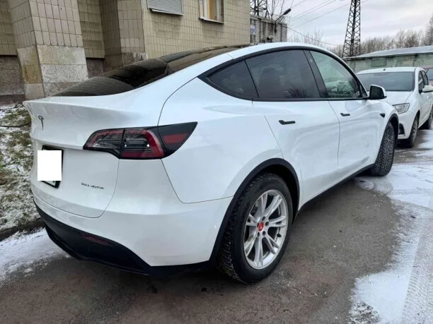 Tesla Model Y 2022 — миниатюра 2