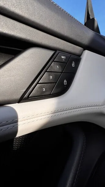 Porsche Taycan 2022 — миниатюра 3
