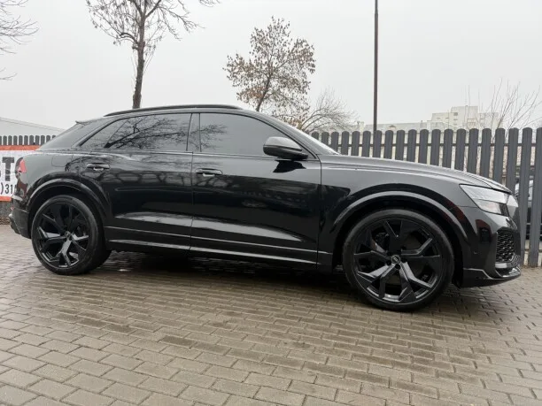 Audi RS Q8 2023 — фото 1, купить с доставкой в Москву