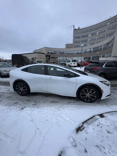 Toyota Prius 2024 — миниатюра 2