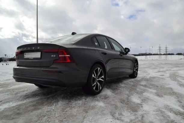 Volvo S60 2024 — миниатюра 3