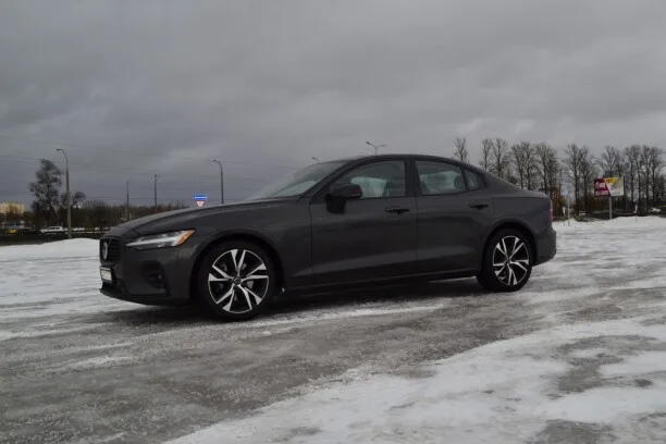 Volvo S60 2024 — миниатюра 4