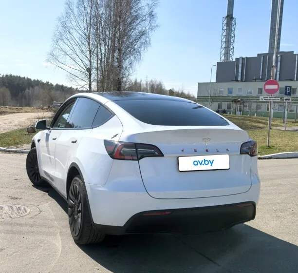Tesla Model Y 2023 — миниатюра 4