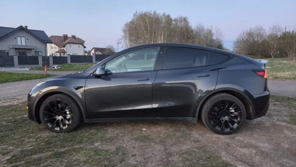 Tesla Model Y 2024 — миниатюра 4