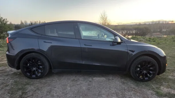 Tesla Model Y 2024 — миниатюра 5