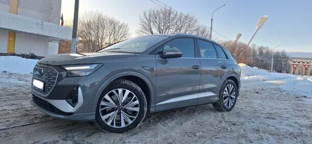 Audi Q4 e-tron 2025 — миниатюра 5