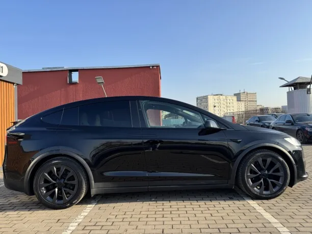 Tesla Model X 2022 — миниатюра 4