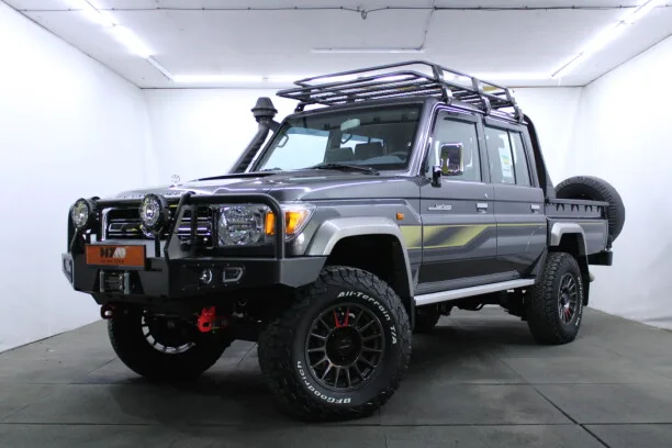 Toyota Land Cruiser 2023 — фото 1, купить с доставкой в Москву