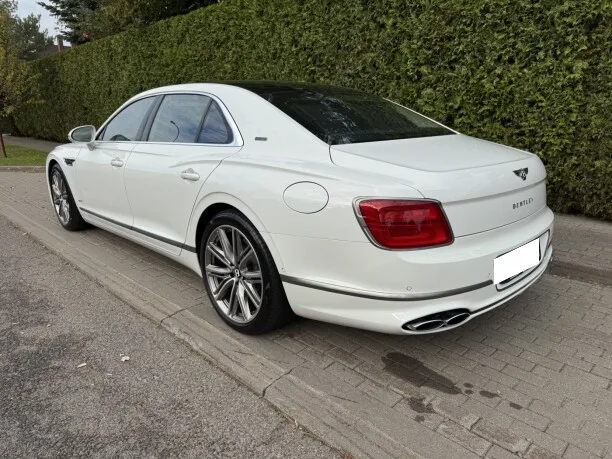 Bentley Flying Spur 2022 — миниатюра 2