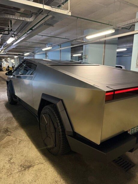 Tesla Cybertruck 2025 — 2