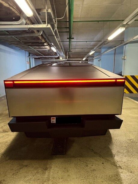 Tesla Cybertruck 2025 — 4