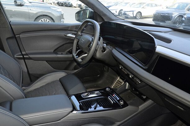 Audi Q6L e-tron 2025 — 3