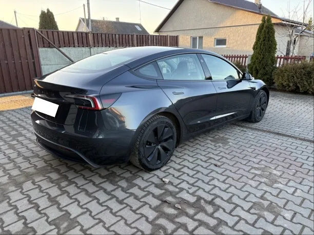 Tesla Model 3 2025 — миниатюра 2